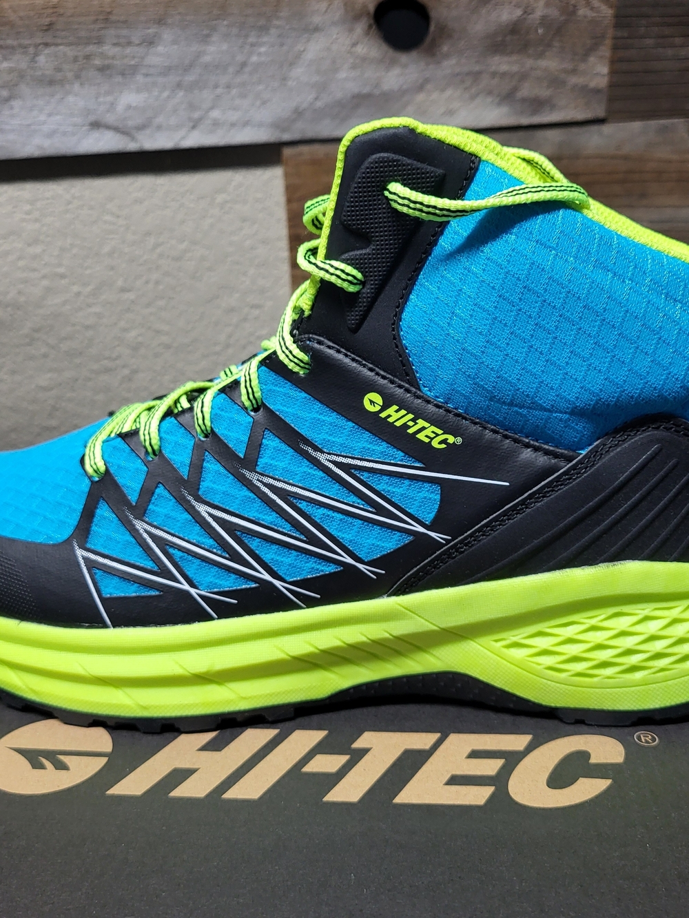 *NEW* Hi-Tec Demolisher Mid Men's Hiking Boots Black/Atomic Blue/Yellow Size 9.5